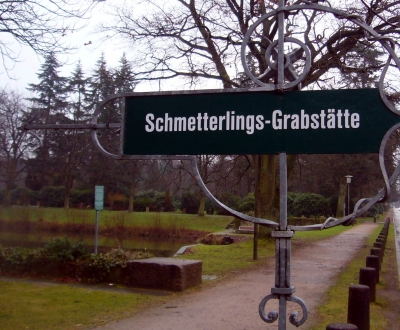 Richtungsschild im Ohlsdorfer Friedhof ( Hamburg )