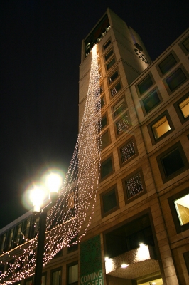 Stuttgarter Rathaus mit Weihnachtsstern