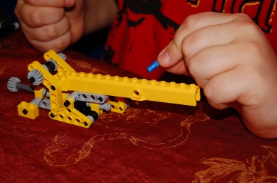 konzentriertes LEGO-Werkeln #2