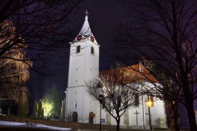 Pfarrkirche Steinbrunn bei Nacht