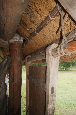 Holztor estnisches Langhaus