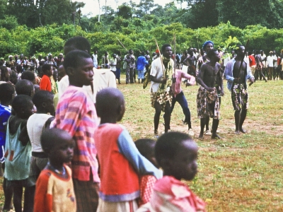 Stockkämpfe in einem Dorf in Senegal