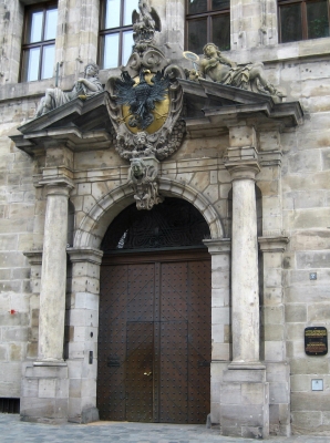 Hauptportal zum Wolff`schen Rathaus in Nürnberg