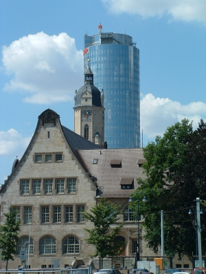 Intershop-Tower mit Stadtkirche und Uni