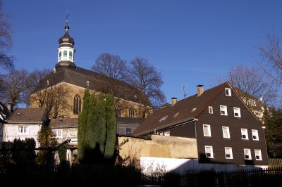 Blick auf die Gräfrather Kirche zu Solingen