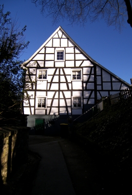 Bergisches Fachwerkhaus im Januarlicht