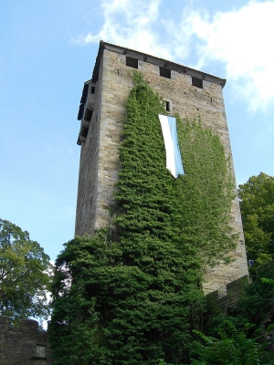 Bergfried der Burg Schaumburg