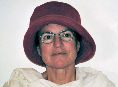 Eine Frau mit Hut