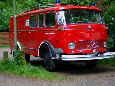 FEUERWEHR FAHRZEUG LÖSCHWAGEN