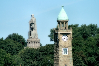 Landungsbrückenturm und Bismarckdenkmal
