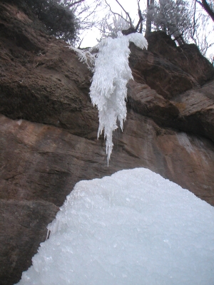 Gefrorener Wasserfall