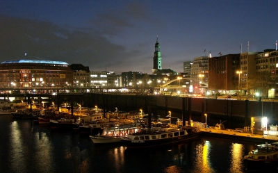 Binnenhafen bei Nacht