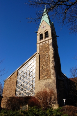 Kirche zu Duisburg-Neudorf in der Februarsonne