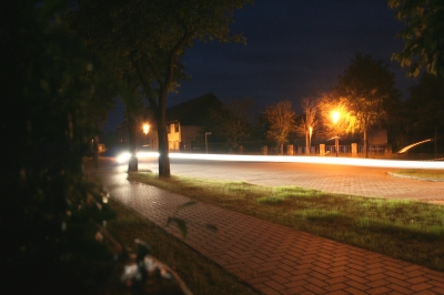Einsames Auto in der Nacht