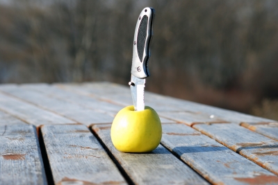 Messer im Apfel