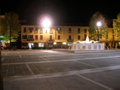 Piazza von Mede bei Nacht