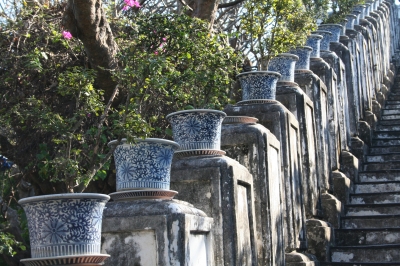 Treppe mit Vasen in Thailand