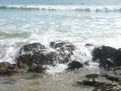 Wellen treffen auf die Küste