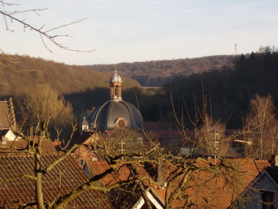 Blick auf das Benediktus-Kloster / Holzkirchen
