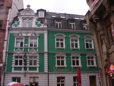 Fassade in der Löwenstrasse in Freiburg - alkoholfreie Zone