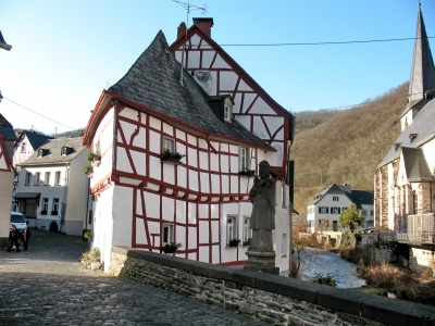 Monreal Haus an der Fahrbrücke