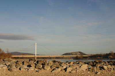 Eine Brücke über die Donau