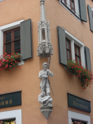 Hausecke mit Figur in Rothenburg