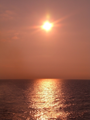 Sonnenaufgang über dem Korea Strait