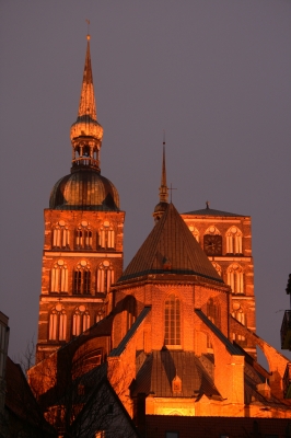 Nicolaikirche in Stralsund am Abend