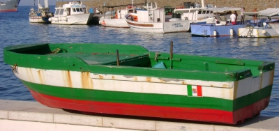 Boot auf der Marina Corta, Lipari, Italien
