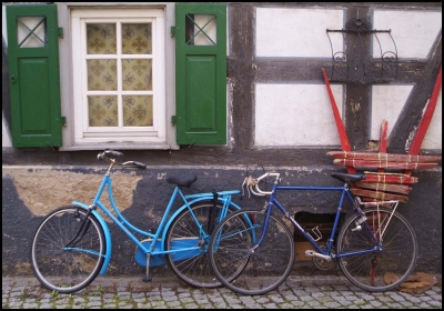 Blaue Fahrräder
