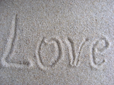 Love - in Sand gesetzt