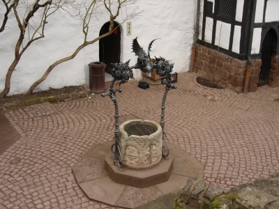 Brunnen auf dem Hof der Wartburg