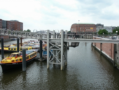 Brücke über den Binnenhafen