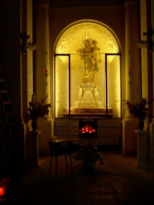 Marienstatue in einer Kirche in Valetta