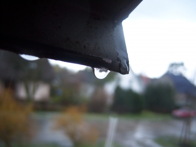 Wassertropfen an nem Fenster nach Regen