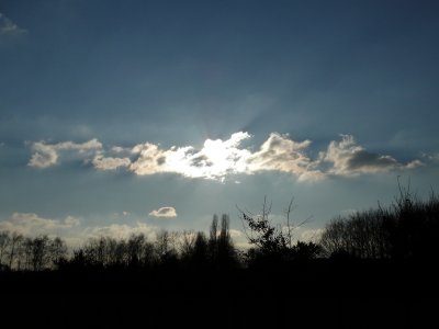 Sonne hinter den Wolken