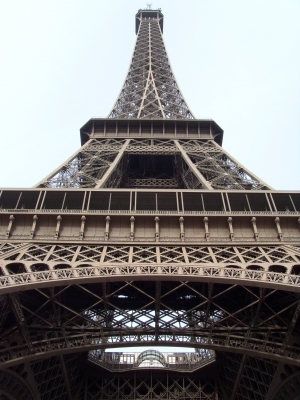 Eifelturm von unten - Paris