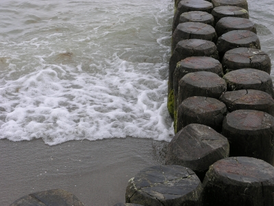 Wellenbrecher an der Ostsee