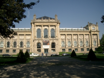 Hannover Landesmuseum Baum links