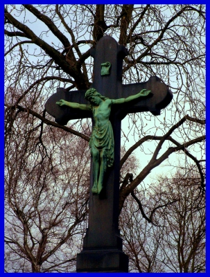 Kreuz auf Friedhof