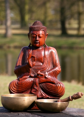 Buddha mit Klangschalen