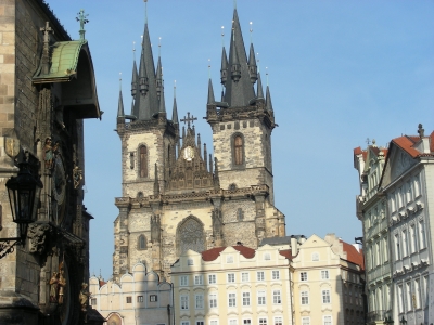Rathausturm und Teynkirche in Prag