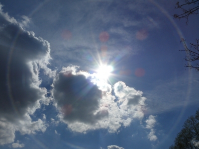 Sonne hinter den Wolken