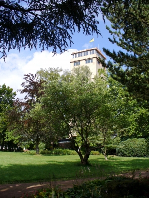 Hindenburgturm mit Rosengarten