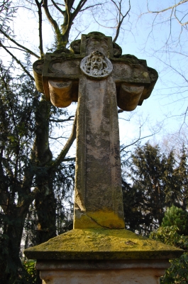 altes Grabkreuz