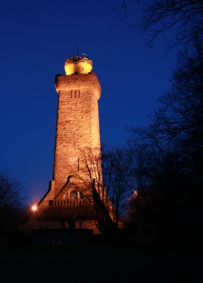 Bismarckturm Glauchau am Abend