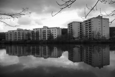 Wohnhäuser am Neckar 3