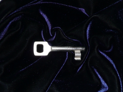 Schlüssel auf blauem Samt