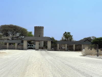 Das Fort Okaukuejo im Etoscha NP